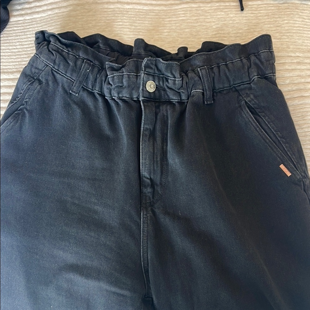 Black High-Waisted jeans